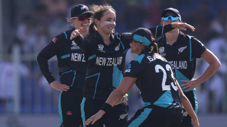 Brilliant bowling performance sees New Zealand past USA