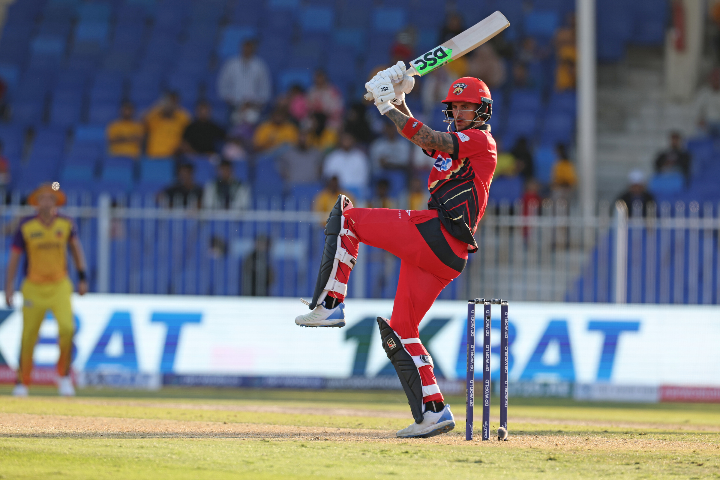 Desert Vipers cruise to eight-wicket win as Hales and Curran shine against Sharjah Warriorz