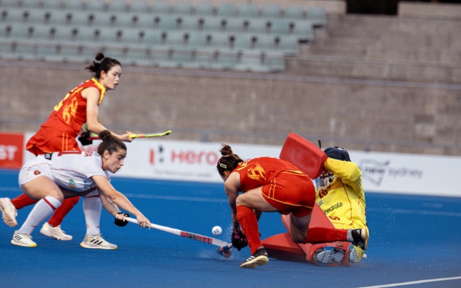 Spain’s men fall to Netherlands, women triumph v China in shootout thriller in Sydney