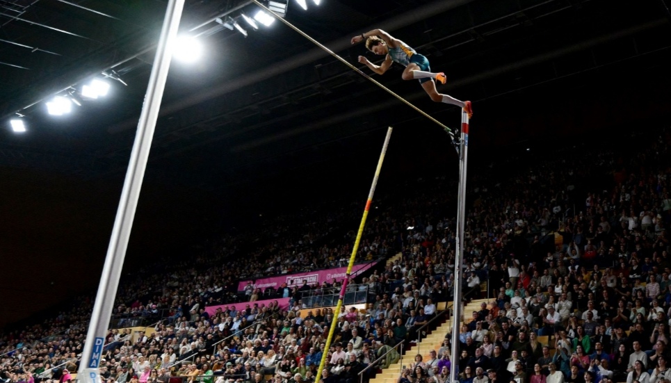 Duplantis breaks world pole vault record with 6.27m in Clermont-Ferrand