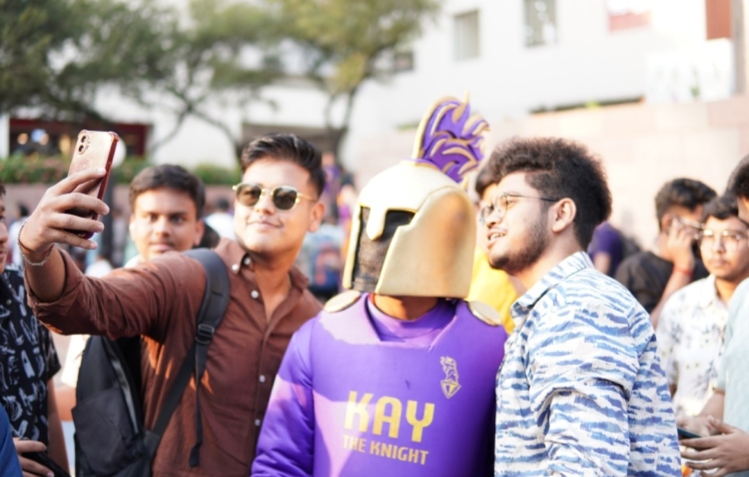 KKR's IPL 2024 Trophy Tour Excites fans at Kolkata’s City Center