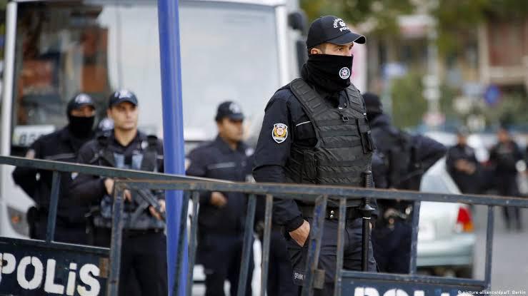 Turkish security forces detain 72 asylum seekers near Greek border