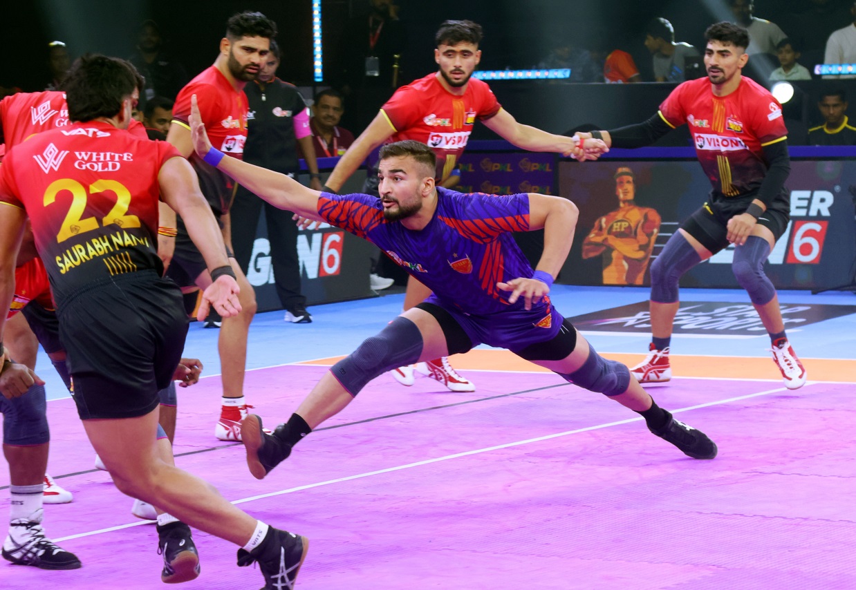 Jai Bhagwan & Pardeep Narwal Lead Bengaluru Bulls to First Win of PKL Season 11 as They Defeat Dabang Delhi K.C. in a thriller