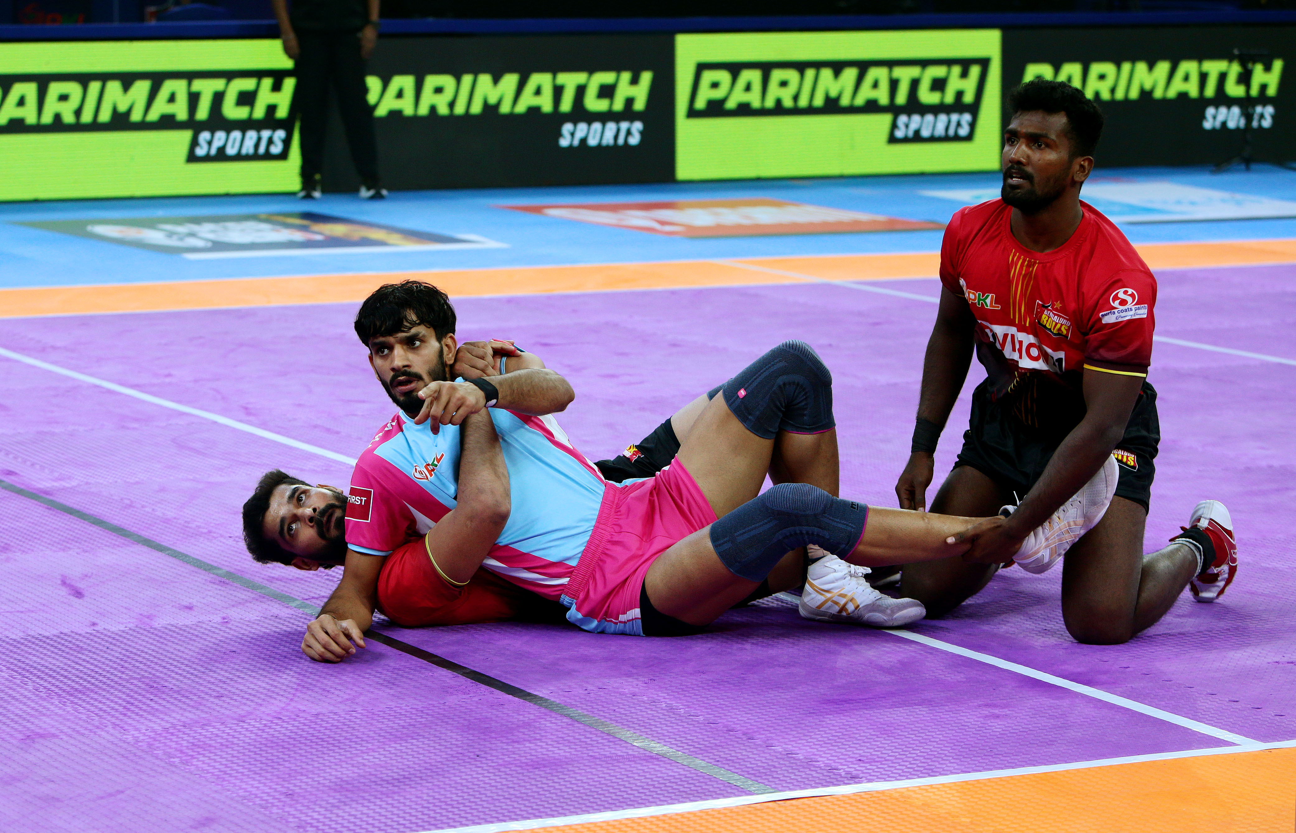 Arjun Deshwal carries Jaipur Pink Panthers over the line with impressive 19-point performance against Bengaluru Bulls