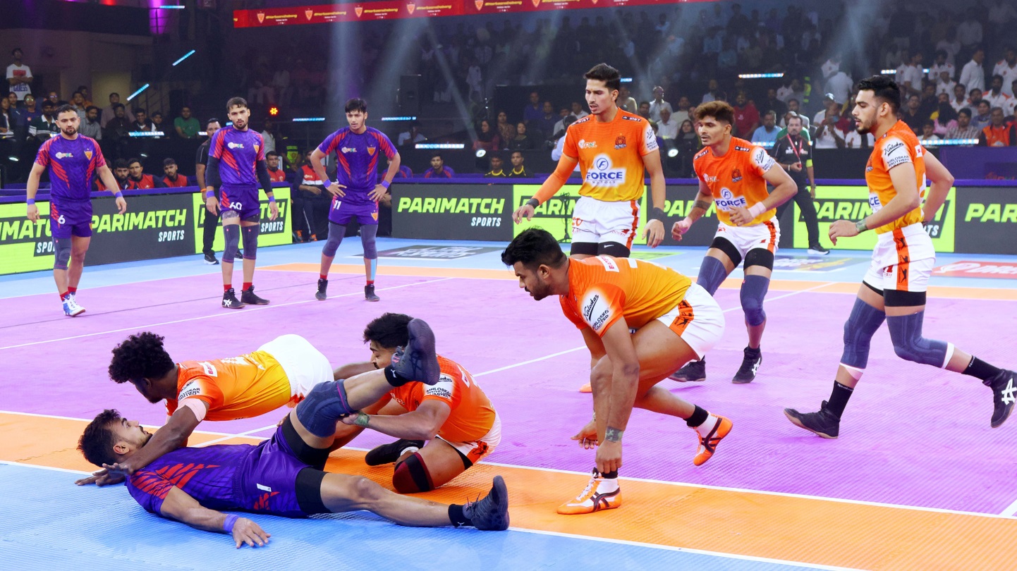 Ashu Malik's 8th straight Super 10 secures hard-fought tie for Dabang Delhi K.C. against Puneri Paltan in action-packed encounter