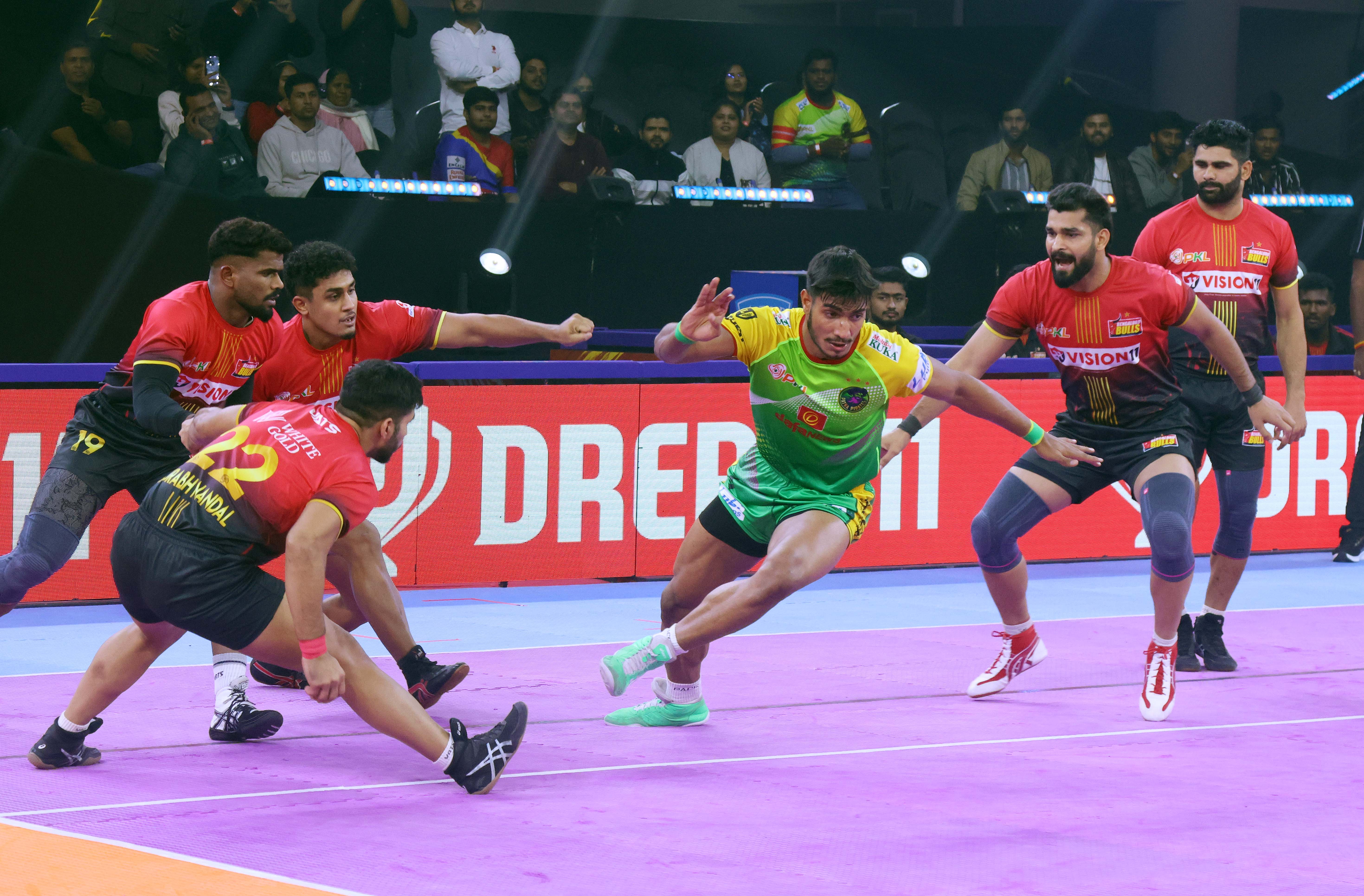 Devank-Ayan continue phenomenal form as Patna Pirates rout Bengaluru Bulls by 23 points