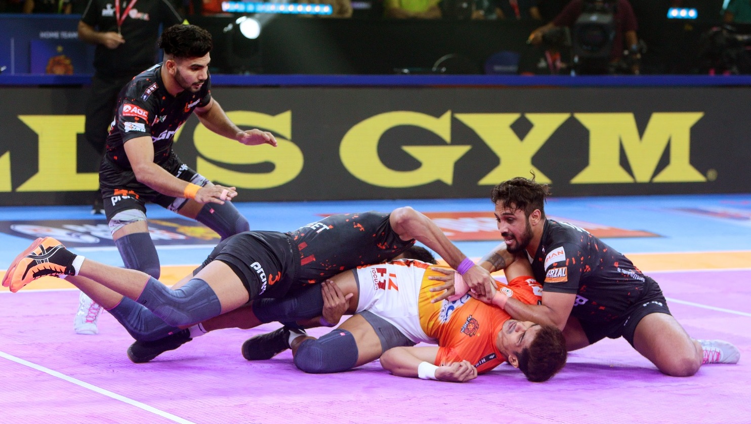 All-round performance led by Aslam Inamdar, Gaurav Khatri helps Puneri Paltan to win over U Mumba