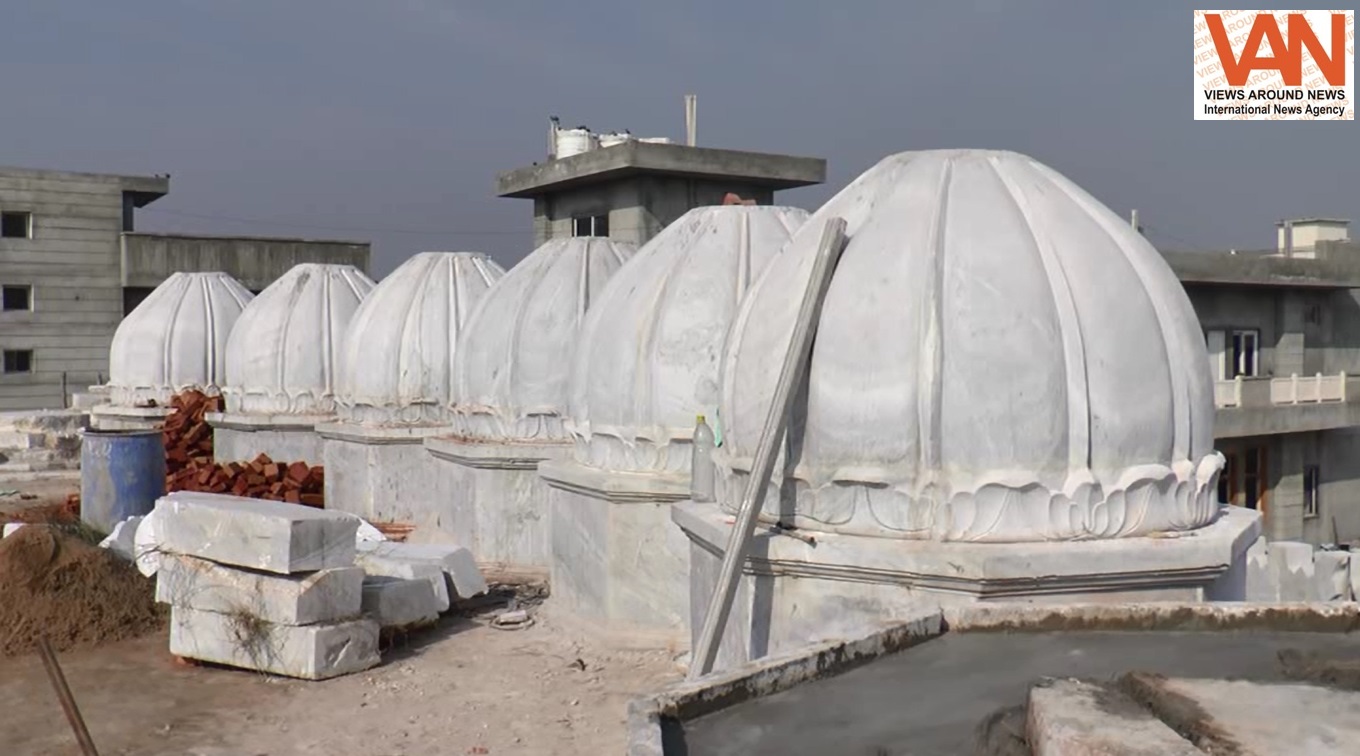 अजूबा - बिना लेन्टर और लोहे के इस्तेमाल से ढाई एकड़ में बन रहा 36 गुम्बदों वाला अनोखा जैन मंदिर