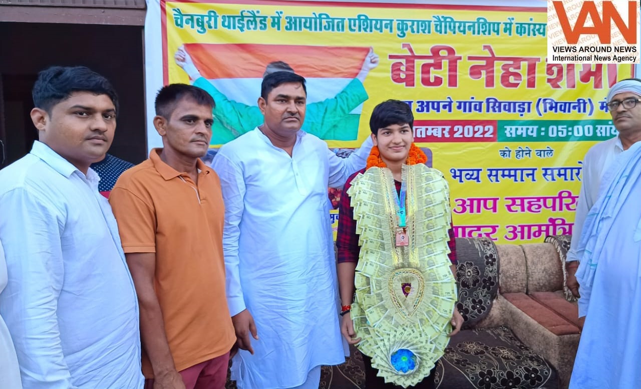 एशियन कुश्ती चैंपियनशिप में कांस्य पदक जीतने वाली नेहा शर्मा का गृह-नगर में भव्य स्वागत