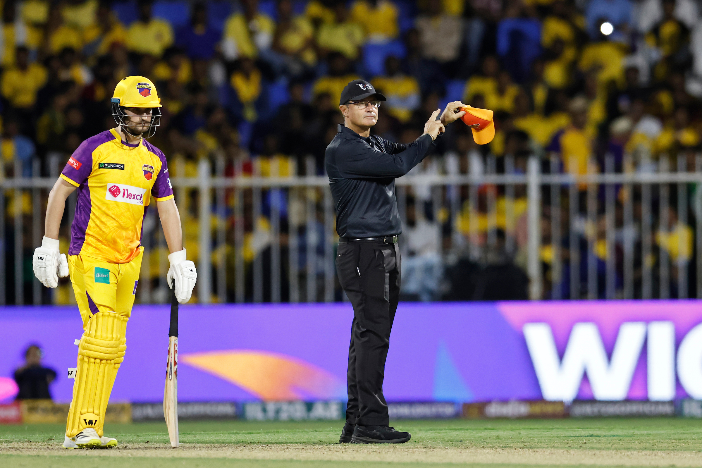 Simon Taufel to umpire opening match of DP World ILT20 Season 3