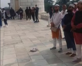 ताजमहल मुख्य स्मारक पर फातिहा पढ़ने का वीडियो वायर