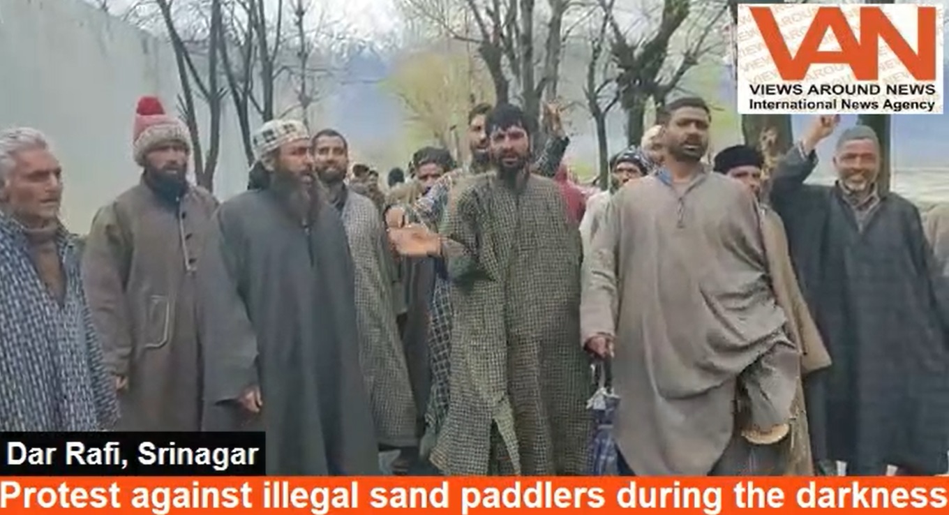 Protest against illegal sand paddlers during the d