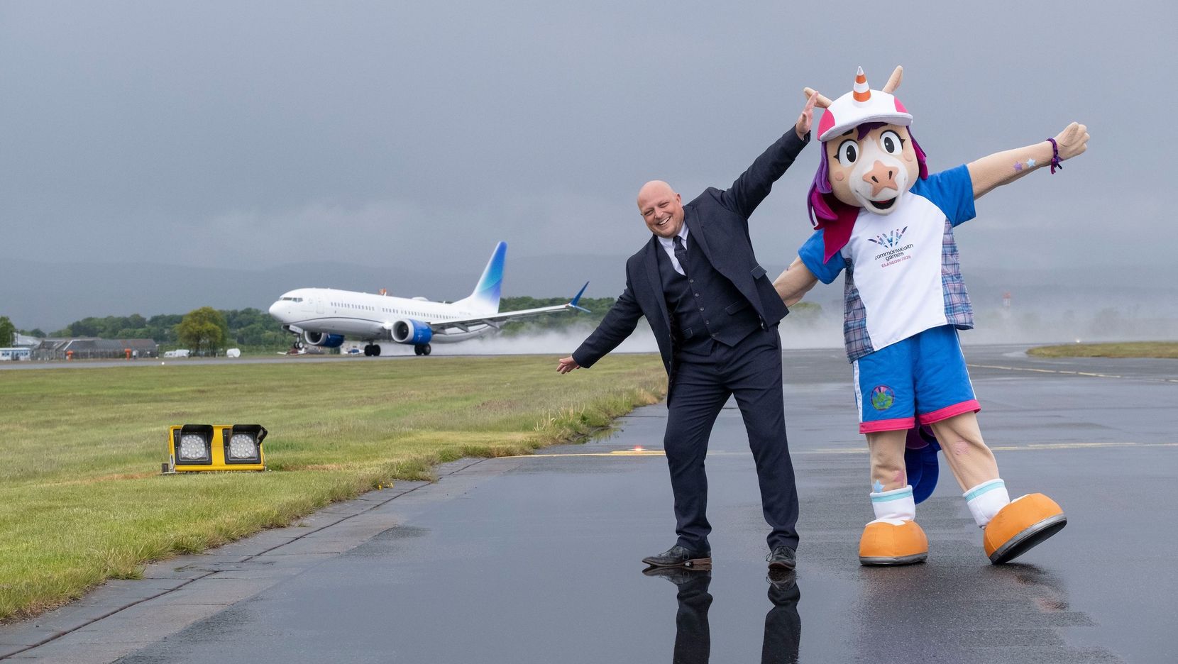 Finnie checks in as glasgow airport becomes offical supporter of Glasgow 2026