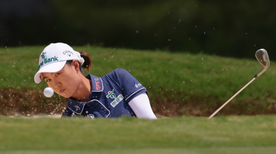 Lee chasing final-round fireworks at Chevron