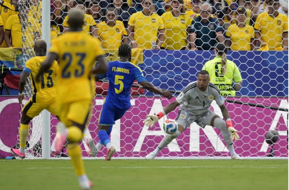 La Tricolor had the lion's share of possession and chances but Eloy Room ensured Curaçao went home with their first World Cup point
