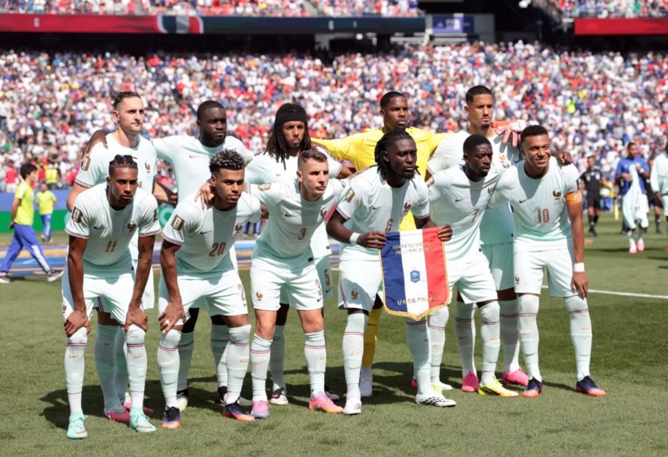 France take on England in the bronze final, with both sides eyeing up a place on the podium
