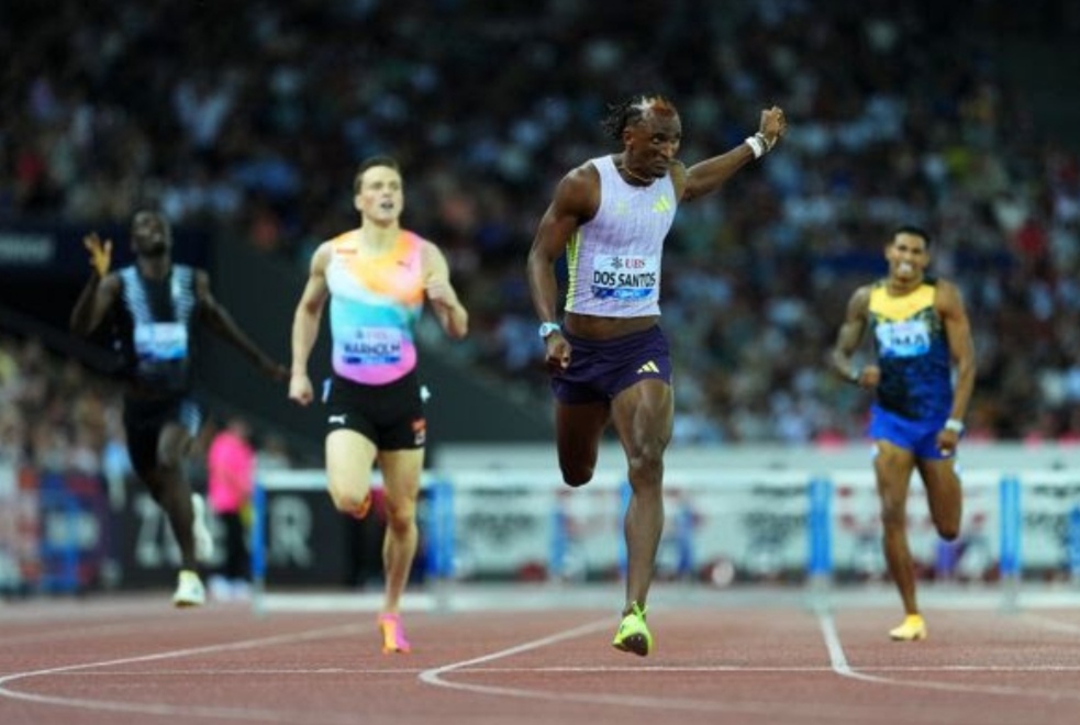 Dos Santos smashes world 400m hurdles record in Zurich