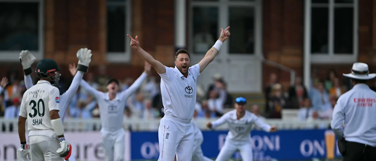 Robinson, Tongue continue rise up test bowling rankings
