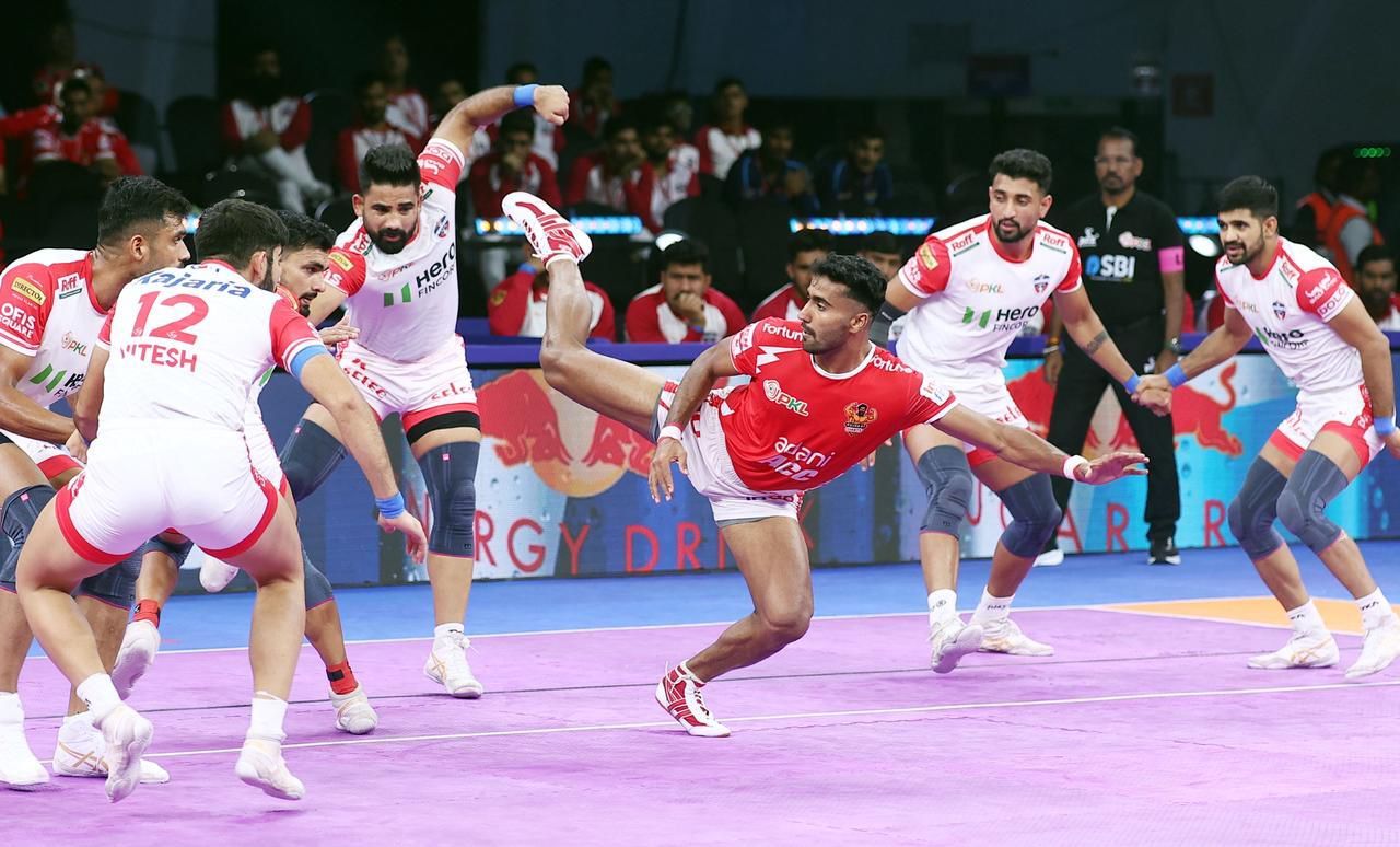 Rakesh’s career best 20-point game helps Gujarat Giants complete double in close win over UP Yoddhas