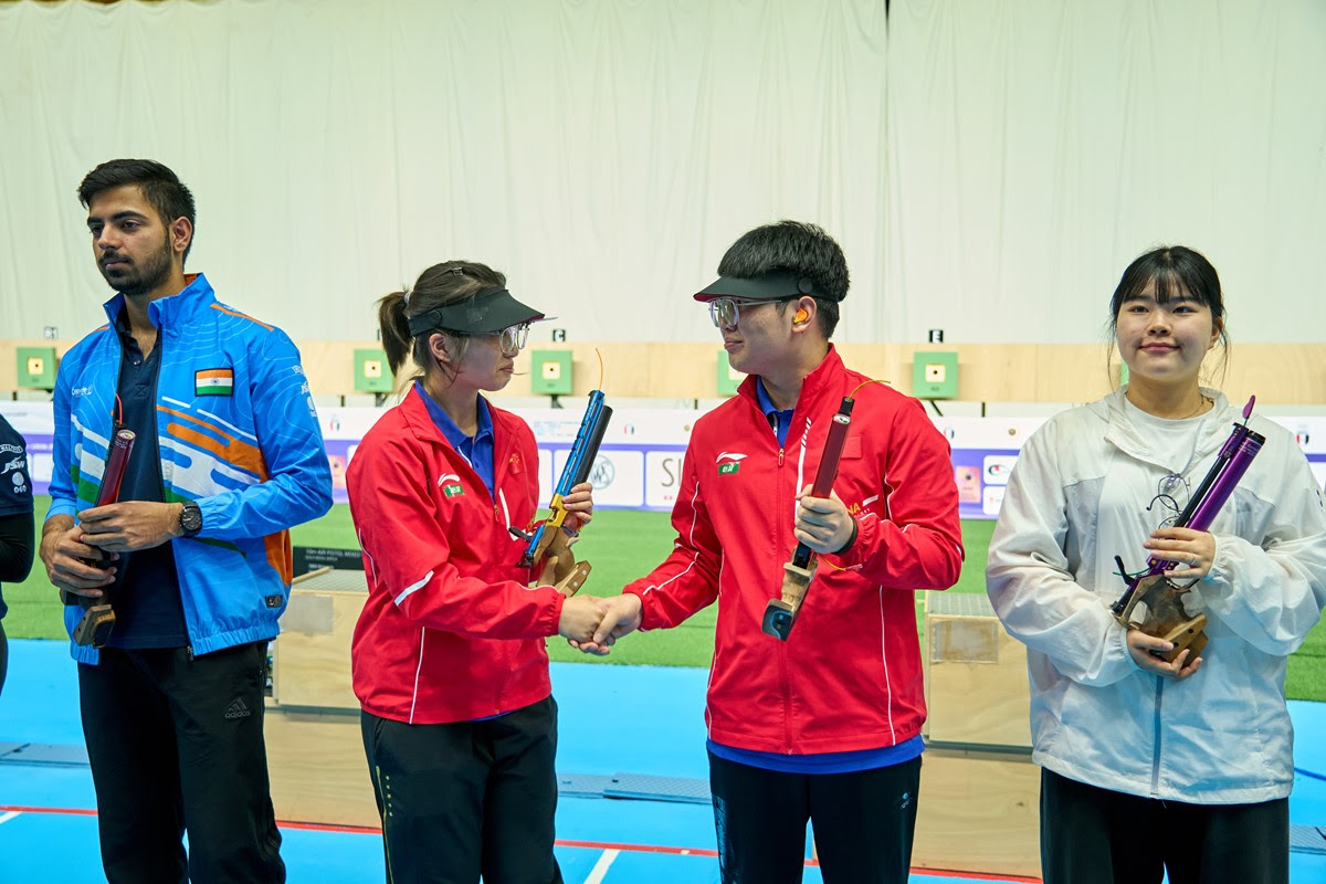 Yao and Hu win 10m air pistol mixed team gold at 2025 ISSF World Championship Rifle/Pistol