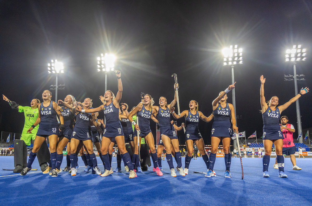 Dutch dominance, a Chinese hat-trick and a combative Argentina: semi-finals set in Santiago