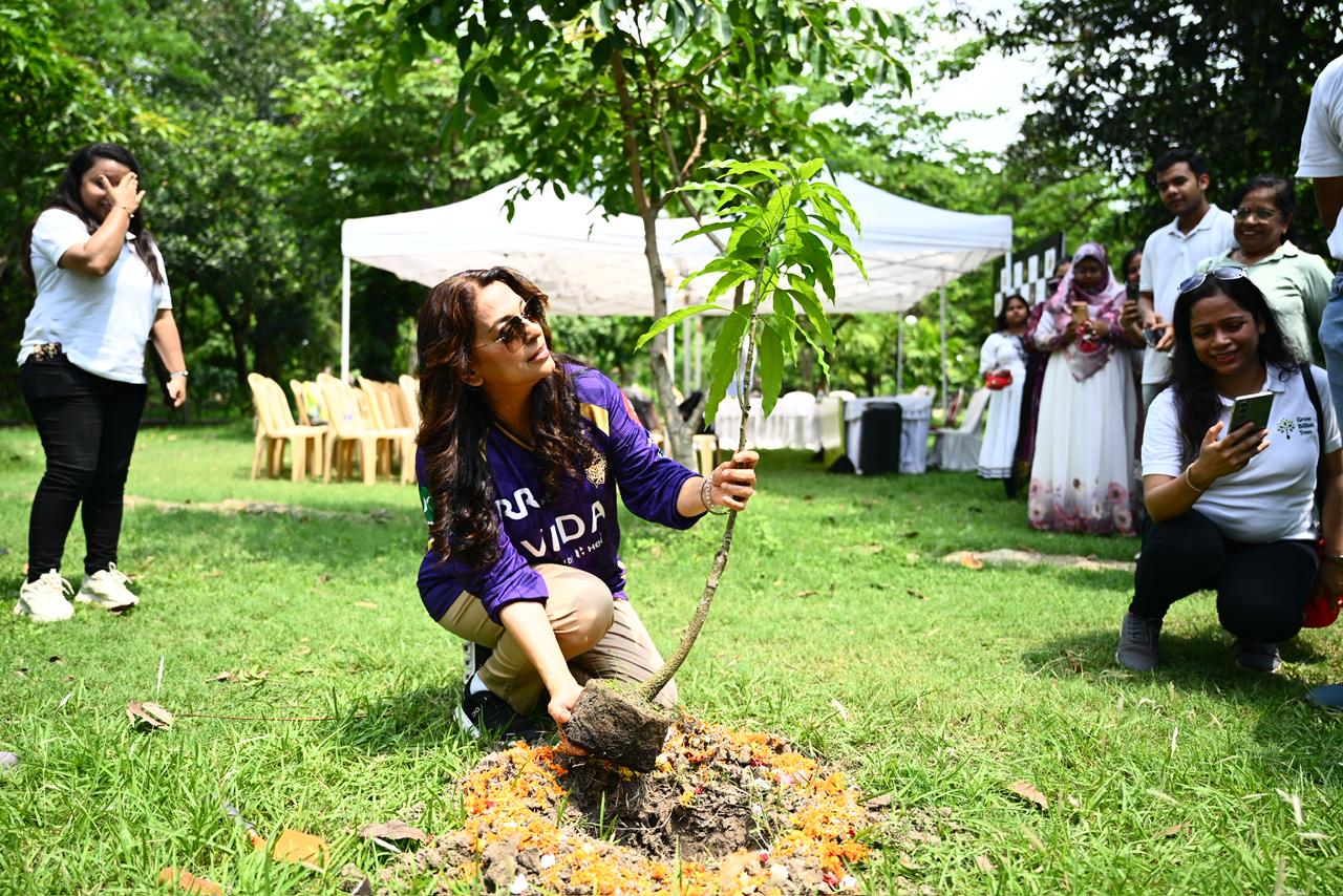 Juhi Chawla-Mehta Kickstarts This Year’s 'Runs to Roots' Initiative, Pledging 10 Trees Per Run