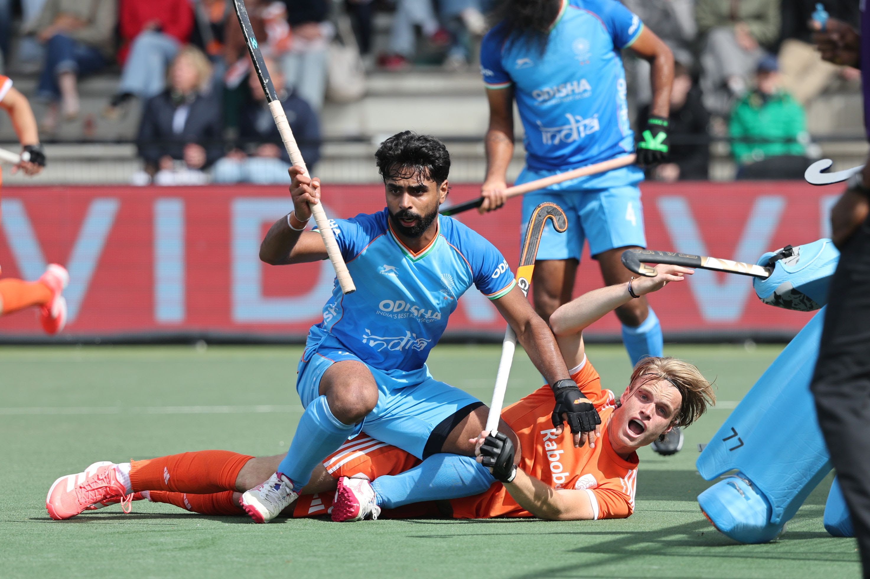 Home joy as English and Dutch men triumph in gripping contests
