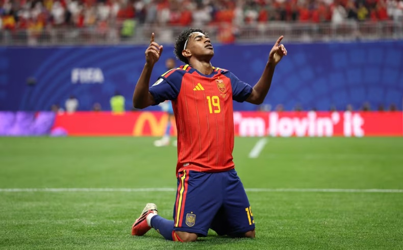 Oyarzabal and Yamal on target in dominant display as Luis de la Fuente's side showed their class with a comprehensive victory